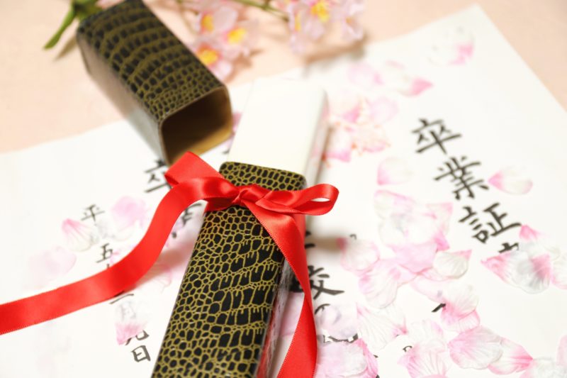 まだ持ってる 卒業証書の使い道と卒業証明書との違い Watashi